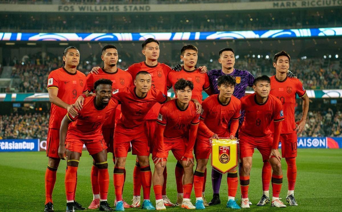 黑白体育-莱万多夫斯基遭遇三持续失利，澳大利亚队教练压力巨大！的简单介绍