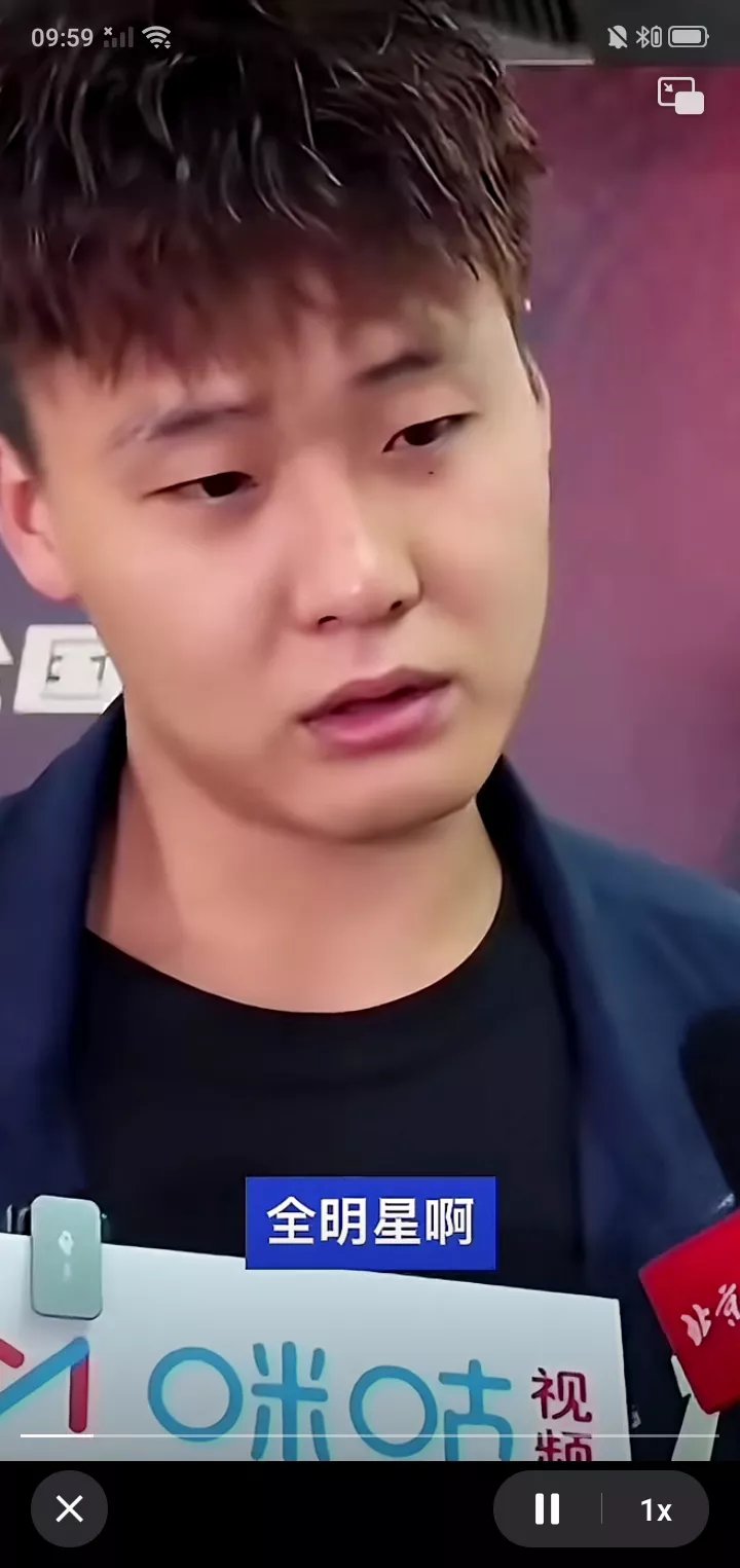 黑白体育-重返赛场首场状态出色，SKT观众沸腾！，Uzi重返赛场赢得满堂喝彩的简单介绍