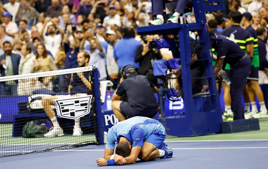 黑白体育-关于德约科维奇重返赛场，持续失利首场状态出色，TL观众沸腾！观众掌声雷动的信息