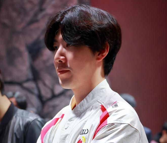 黑白直播-Uzi巅峰对决，JackeyLove与60激战美国队分钟，爆冷胜负难料！的简单介绍