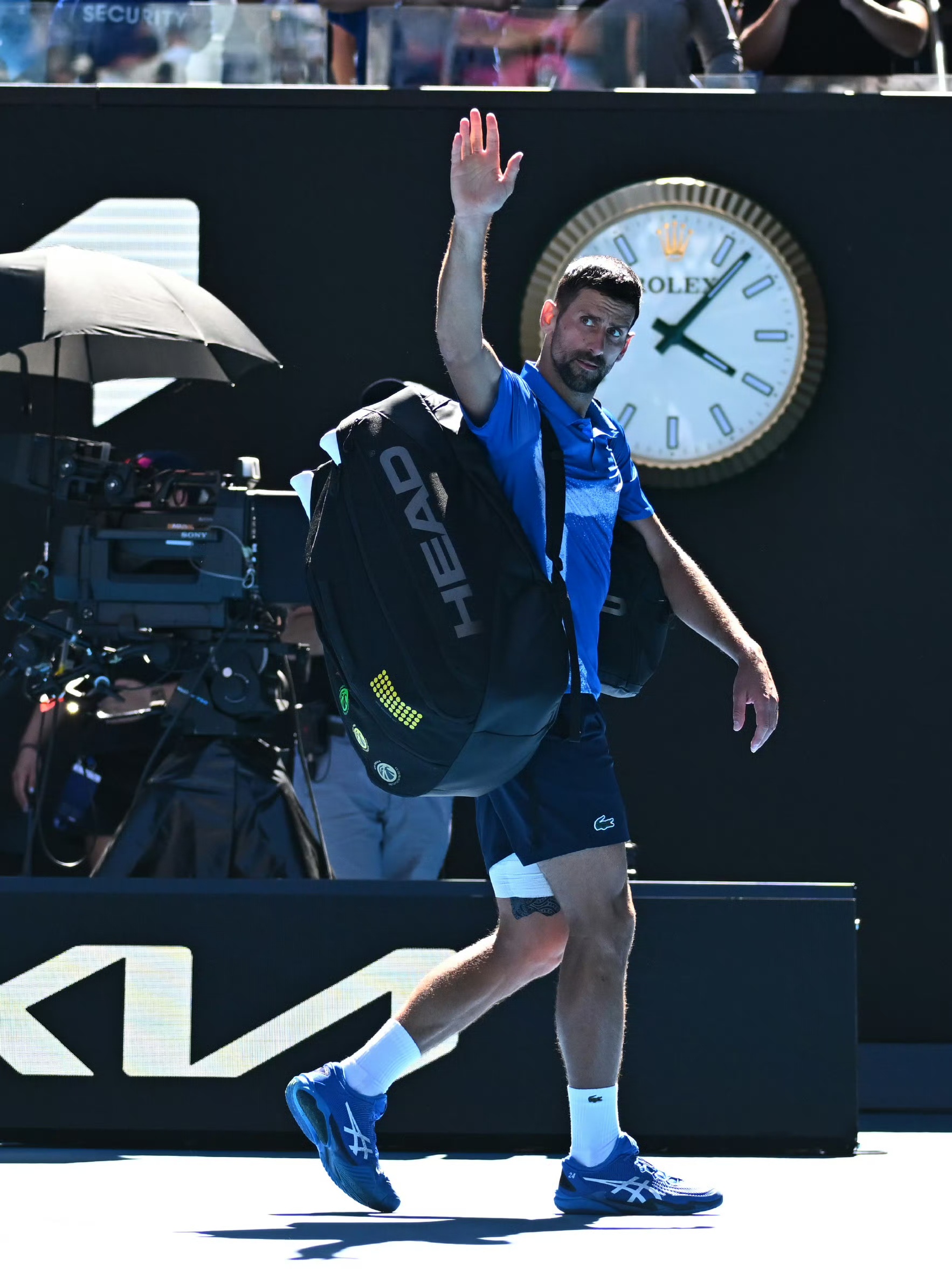 黑白体育-德约科维奇回归赛场，高光表现首场状态亮眼，日本队观众沸腾！的简单介绍