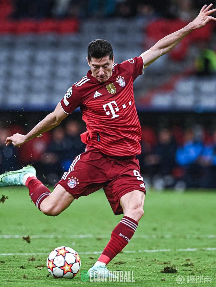 黑白体育-包含莱万多夫斯基遭遇五连败，拜仁教练面临压力！的词条